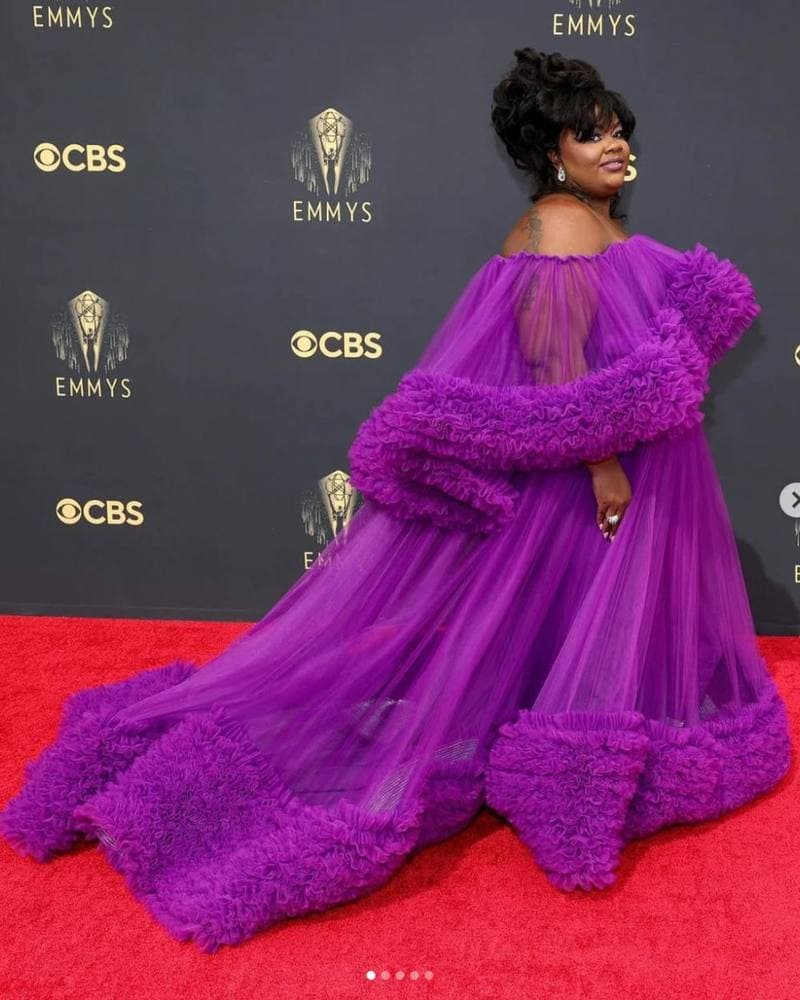 Emmys — look violet tapis rouge